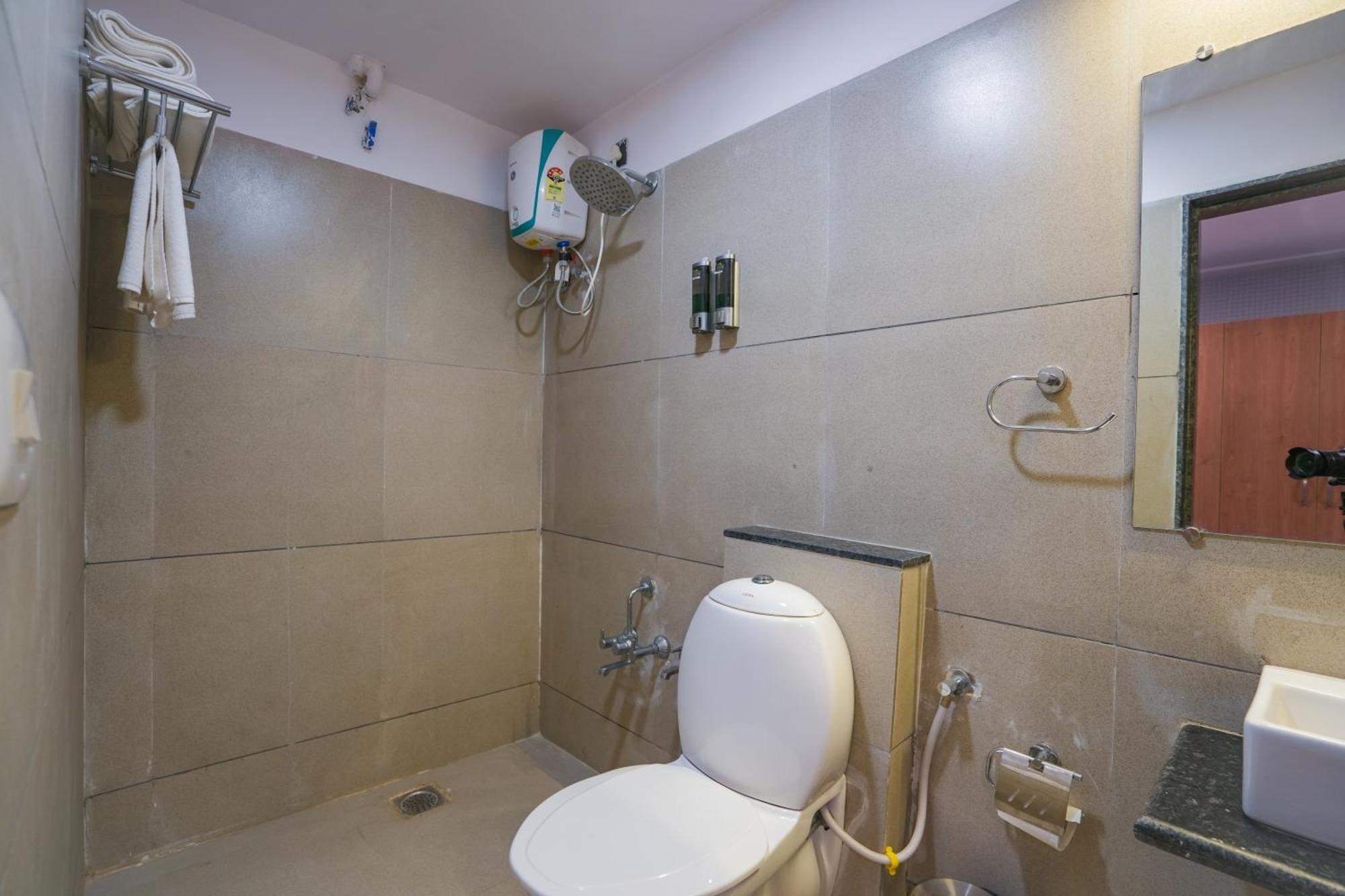 Hotel Downtown Gandhinagar Exterior photo