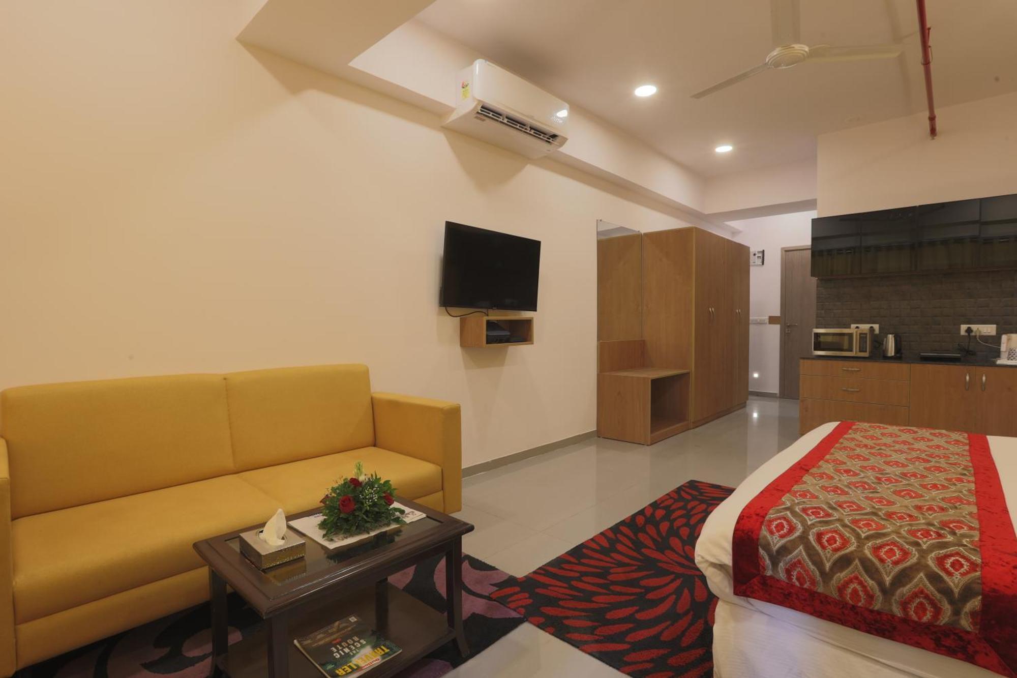 Hotel Downtown Gandhinagar Exterior photo