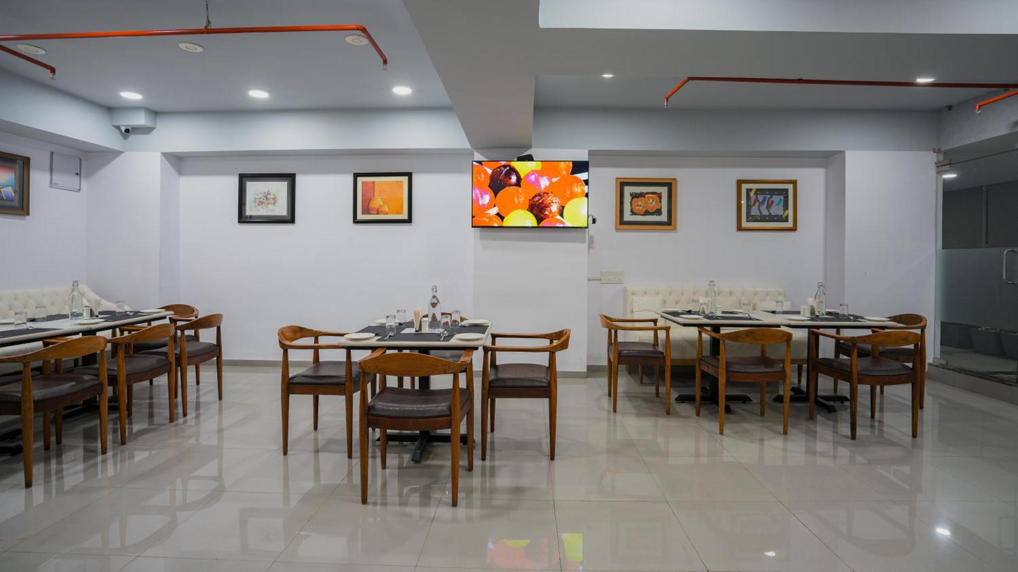 Hotel Downtown Gandhinagar Exterior photo