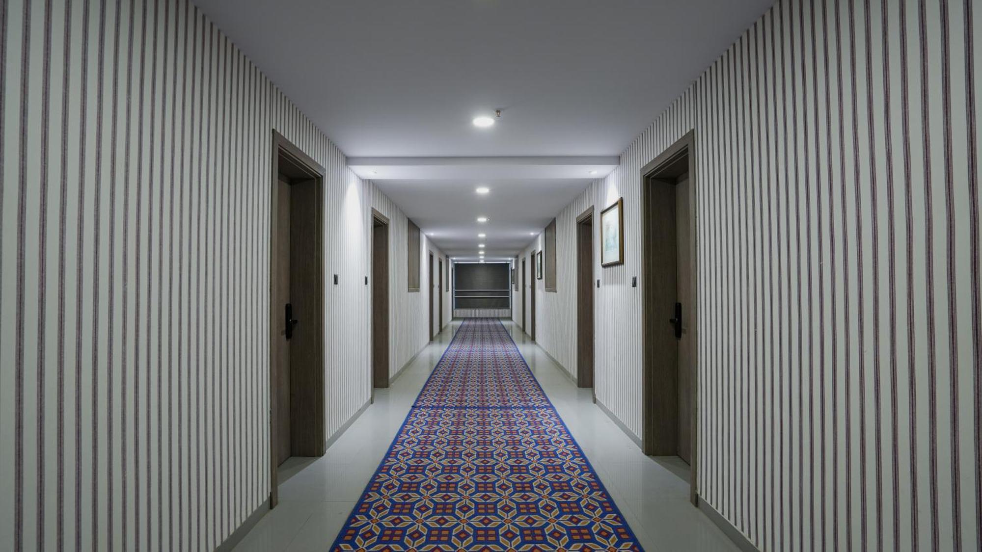 Hotel Downtown Gandhinagar Exterior photo